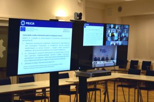 Konferencja on-line w ramach projektu „Podnoszenie stopnia profesjonalizmu kadr Policji poprzez szkolenia specjalistyczne” z Funduszu Bezpieczeństwa Wewnętrznego zorganizowana przez asp.sztab. Iwonę Glińską – Koordynatora Zespołu Funduszy Pomocowych KWP w Gdańsku.