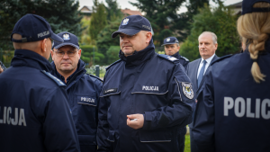 Policjanci w trakcie otwarcia PP w Lipnicy