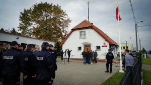 Policjanci w trakcie otwarcia PP w Lipnicy