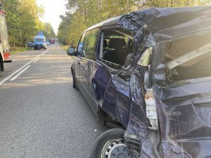 policjanci pracowali na miejscu dwóch zdarzeń drogowych