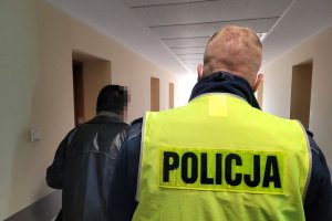 policjanci z zatrzymanym nietrzeźwym kierującym