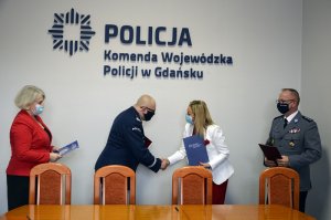 Porozumienie zawarte pomiędzy Komendantem Wojewódzkim Policji w Gdańsku, NSZZP woj. pomorskiego i Liceum Ogólnokształcącym Mundurowym Spartakus