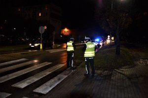 policjanci pracowali na miejscu wypadku drogowego