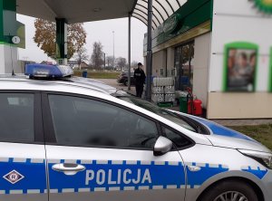 policjanci podczas kontroli covidowych