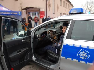 policjanci otrzymali nowy radiowóz