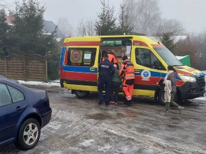 policjanci z odnaleziona 80 latką