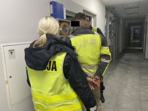 policjanci z zatrzymanym nietrzeźwym kierującym