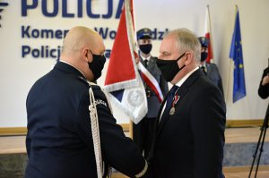 ŚLUBOWANIE NOWO PRZYJĘTYCH POLICJANTÓW / WRĘCZENIE MEDALI ZA ZASŁUGI DLA POLICJI