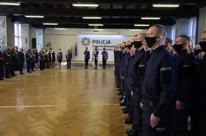 ŚLUBOWANIE NOWO PRZYJĘTYCH POLICJANTÓW / WRĘCZENIE MEDALI ZA ZASŁUGI DLA POLICJI