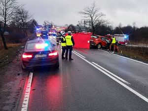 policjanci pracowali na miejscu wypadku