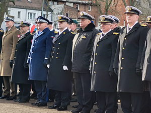 Uroczyste obchody 102. rocznicy Zaślubin Polski z Morzem. W ceremonii wziął udział  Komendant Wojewódzki Policji w Gdańsku nadinsp. Andrzej Łapiński.