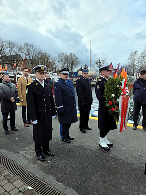 Uroczyste obchody 102. rocznicy Zaślubin Polski z Morzem. W ceremonii wziął udział  Komendant Wojewódzki Policji w Gdańsku nadinsp. Andrzej Łapiński.