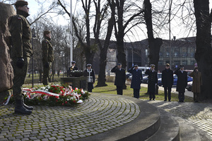 80. rocznica powołania Armii Krajowej Komendant Wojewódzki Policji w Gdańsku nadinsp. Andrzej Łapiński oddał hołd bohaterom tamtego czasu