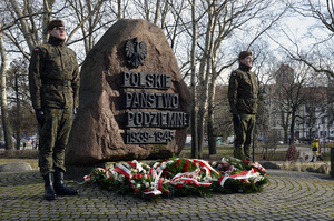 80. rocznica powołania Armii Krajowej Komendant Wojewódzki Policji w Gdańsku nadinsp. Andrzej Łapiński oddał hołd bohaterom tamtego czasu