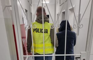 policjant i zatrzymana