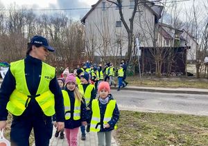 policjantka na zajęciach z dziećmi