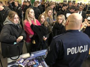 policjanci spotkali się z młodzieżą