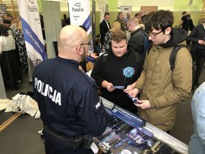 policjanci spotkali się z młodzieżą