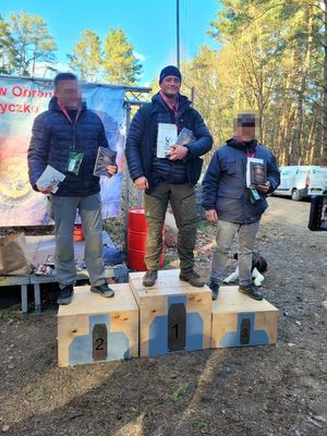 policjant, który zdobył I miejsce w zawodach strzeleckich