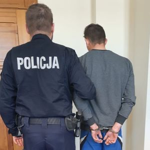 policjanci zatrzymali mężczyzn posiadających narkotyki