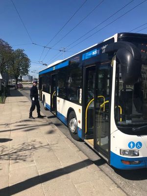 policjanci prowadzili działania w ZKM