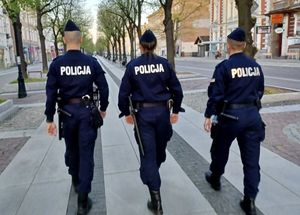 policjanci ze szkoły policyjnej w trakcie praktyk