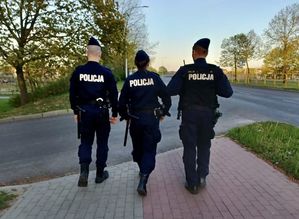 policjanci ze szkoły policyjnej w trakcie praktyk