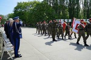 Przy Pomniku Obrońców Wybrzeża na Westerplatte w Gdańsku odbyła się uroczystość Ślubowania klas I Liceum Ogólnokształcącego Mundurowego Spartakus w Gdańsku. Uczestnikiem wydarzenia był nadinsp. Andrzej Łapiński Komendant Wojewódzki Policji w Gdańsku, który jest jednym z ojców chrzestnych nadanego rok temu sztandaru szkoły.