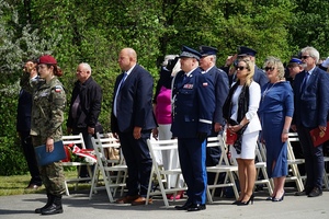 Przy Pomniku Obrońców Wybrzeża na Westerplatte w Gdańsku odbyła się uroczystość Ślubowania klas I Liceum Ogólnokształcącego Mundurowego Spartakus w Gdańsku. Uczestnikiem wydarzenia był nadinsp. Andrzej Łapiński Komendant Wojewódzki Policji w Gdańsku, który jest jednym z ojców chrzestnych nadanego rok temu sztandaru szkoły.