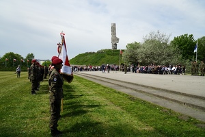 Przy Pomniku Obrońców Wybrzeża na Westerplatte w Gdańsku odbyła się uroczystość Ślubowania klas I Liceum Ogólnokształcącego Mundurowego Spartakus w Gdańsku. Uczestnikiem wydarzenia był nadinsp. Andrzej Łapiński Komendant Wojewódzki Policji w Gdańsku, który jest jednym z ojców chrzestnych nadanego rok temu sztandaru szkoły.