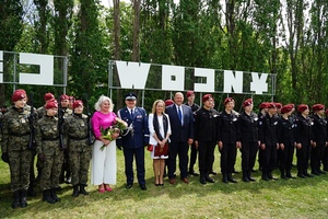 Przy Pomniku Obrońców Wybrzeża na Westerplatte w Gdańsku odbyła się uroczystość Ślubowania klas I Liceum Ogólnokształcącego Mundurowego Spartakus w Gdańsku. Uczestnikiem wydarzenia był nadinsp. Andrzej Łapiński Komendant Wojewódzki Policji w Gdańsku, który jest jednym z ojców chrzestnych nadanego rok temu sztandaru szkoły.