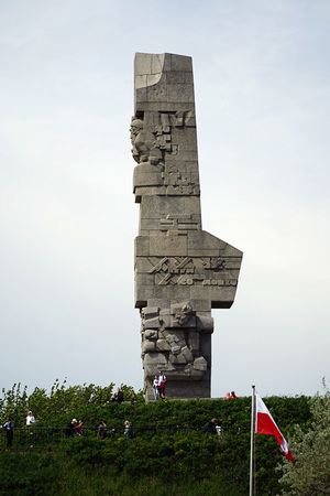 Przy Pomniku Obrońców Wybrzeża na Westerplatte w Gdańsku odbyła się uroczystość Ślubowania klas I Liceum Ogólnokształcącego Mundurowego Spartakus w Gdańsku. Uczestnikiem wydarzenia był nadinsp. Andrzej Łapiński Komendant Wojewódzki Policji w Gdańsku, który jest jednym z ojców chrzestnych nadanego rok temu sztandaru szkoły.