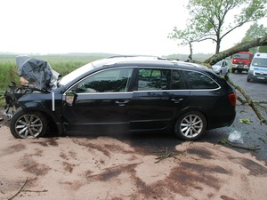 policjanci pracowali na miejscu wypadku drogowego