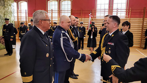 Komendant Wojewódzki Policji w Gdańsku nadinsp. Andrzej Łapiński wziął dziś udział w obchodach Święta Straży Granicznej. Podczas ceremonii otrzymał z rąk kontradm. SG Andrzeja Prokopskiego Komendanta Morskiego Oddziału Straży Granicznej - Medal Trzydziestolecia Powołania Straży Granicznej.