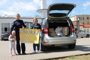 policjanci wzięli udział w zbiórce darów dla dzieci z Ukrainy