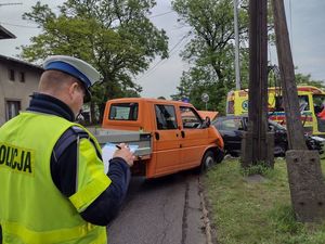 policjanci pracowali na miejscu zdarzenia drogowego