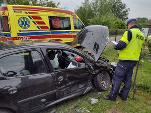 policjanci pracowali na miejscu zdarzenia drogowego