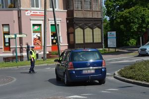 policjanci zabezpieczają bieg