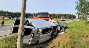 policjanci pracowali na miejscu tragicznego w skutkach wypadku drogowego