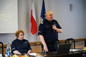 Komendant Wojewódzki Policji w Gdańsku nadinsp. Andrzej Łapiński otworzył dziś szkolenie w zakresie zabezpieczeń obiektów podlegających ochronie zorganizowane przez Wydział Postępowań Administracyjnych KWP w Gdańsku.