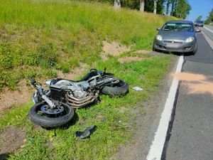 policjant i motocykl