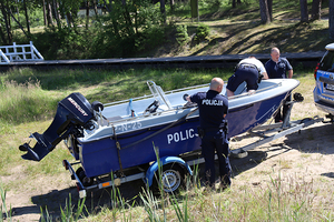 policjanci podczas festynu, na którym edukowali, że woda jest niebezpieczna