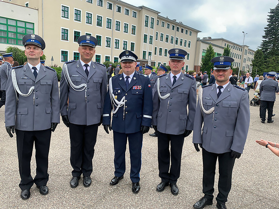 29 czerwca o godz. 11.00, na placu apelowym Wyższej Szkoły Policji w Szczytnie 554 policjantów polskiej Policji dostąpiło zaszczytu promocji na pierwszy stopień oficerski.