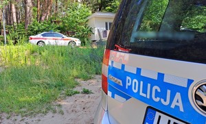 policjanci wspólnie ze strażakami na kąpieliskach