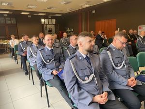 policjanci podczas uroczystości