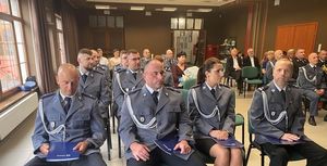 policjanci podczas uroczystości