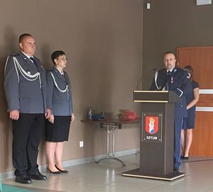 policjanci podczas uroczystości