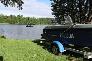 policjanci podczas kontroli kąpielisk