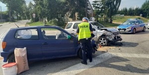 policjant podczas pracy przy wypadku