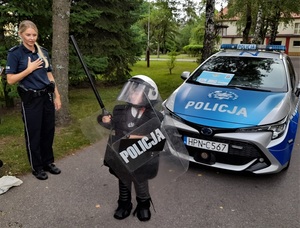 policjanci w trakcie realizacji projektu &quot;Małe miasto&quot;